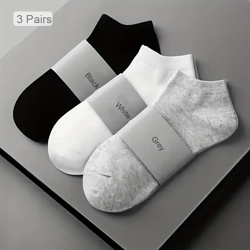 Unisex low-cut ankle socks worn on feet