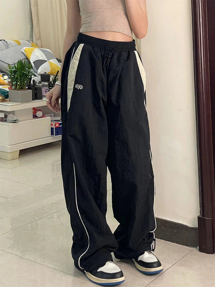 Baggy cargo pants black full body standing front