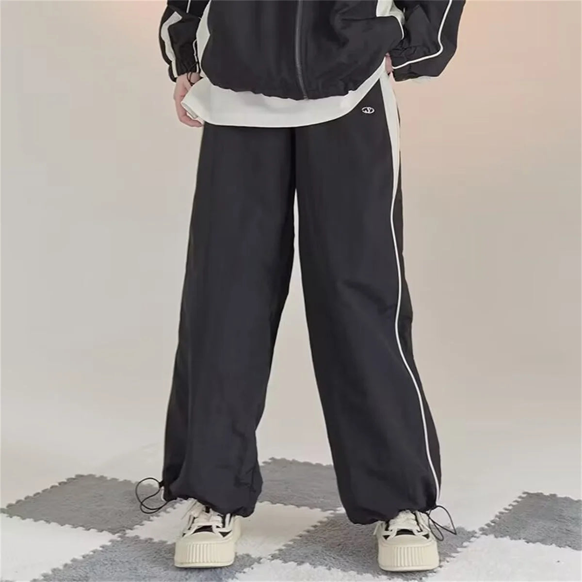 Baggy cargo pants black full body walking