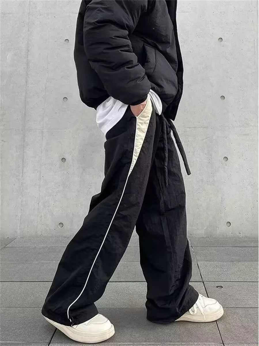 Baggy cargo pants black stripe detail close up