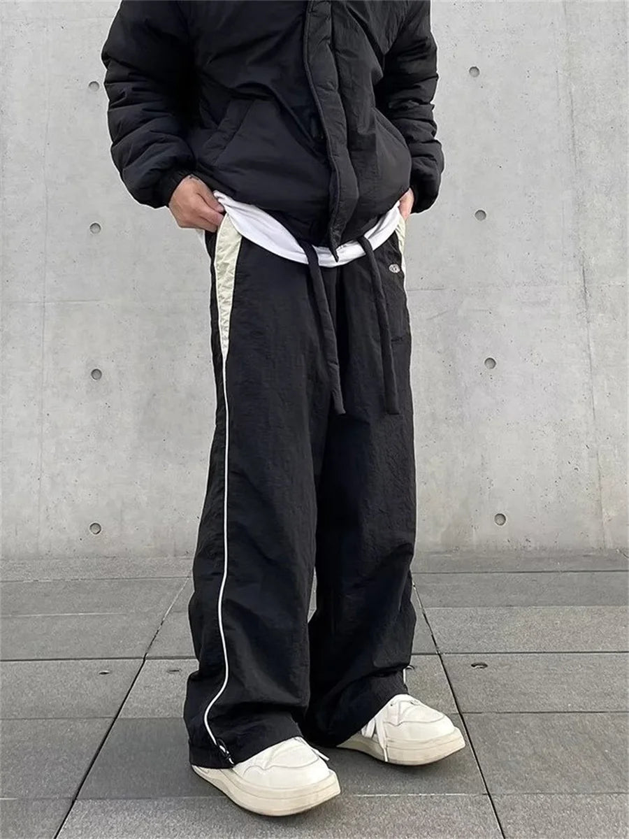  Baggy cargo pants black hem worn with sneakers