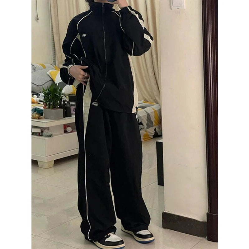 Baggy cargo pants black full body indoor