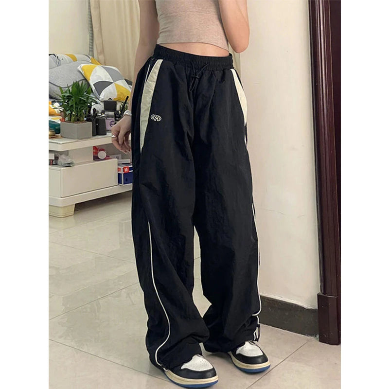 Baggy cargo pants black full length standing
