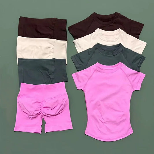 Seamless yoga workout set front view pink