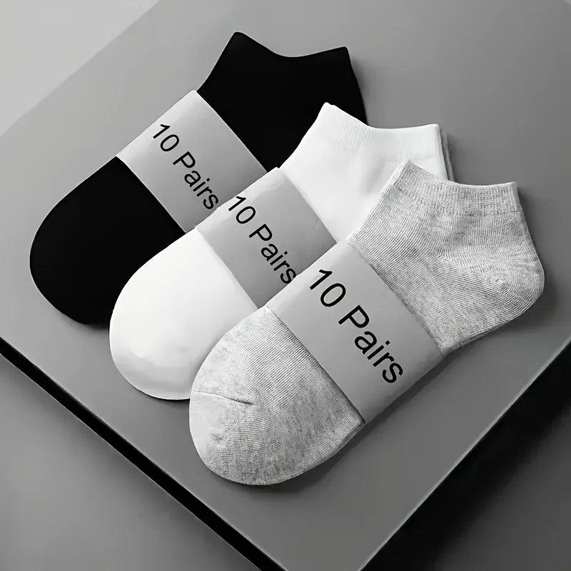 Unisex low-cut ankle socks worn on feet