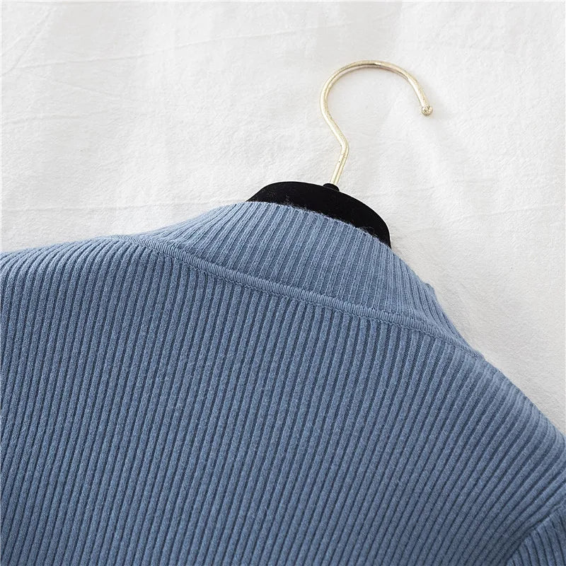 Soft turtleneck sweater front ash
