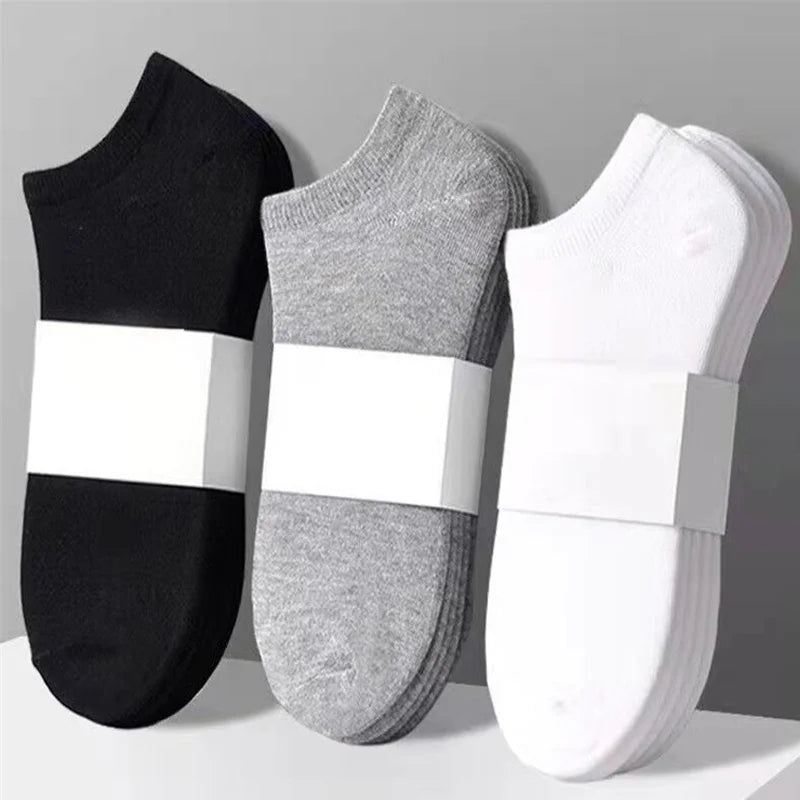 Unisex low-cut ankle socks worn on feet