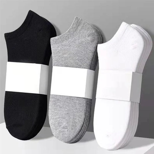Unisex low-cut ankle socks worn on feet