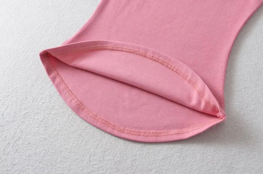  Sleeveless turtleneck top fabric stretch detail
