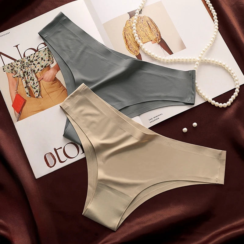 Women's seamless ice silk bikini briefs worn model