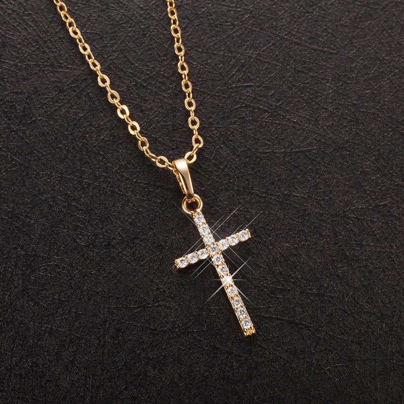 Zircon cross pendant necklace pendant close-up