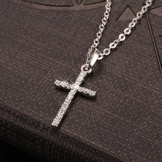 Zircon cross pendant necklace pendant close-up