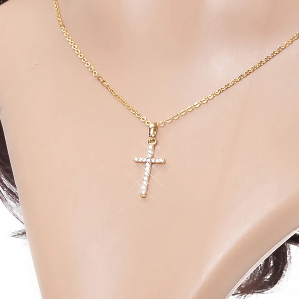Zircon cross pendant necklace pendant close-up