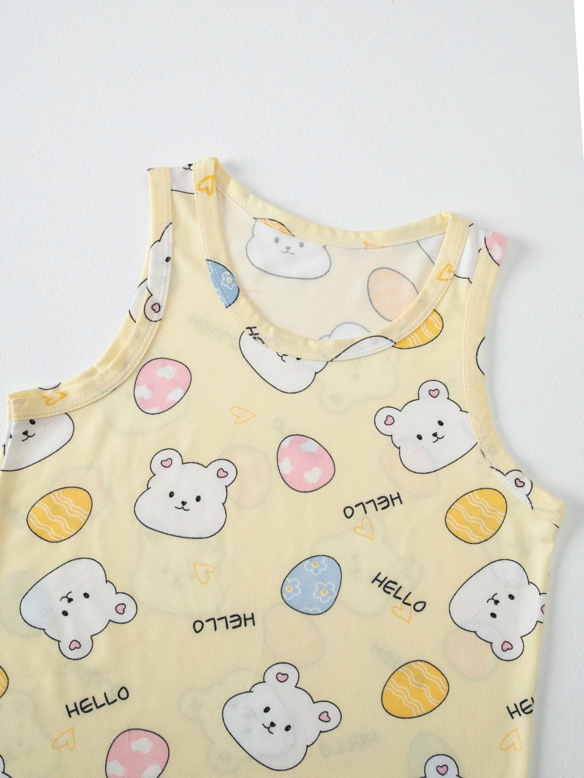 Kids shorts set top detail