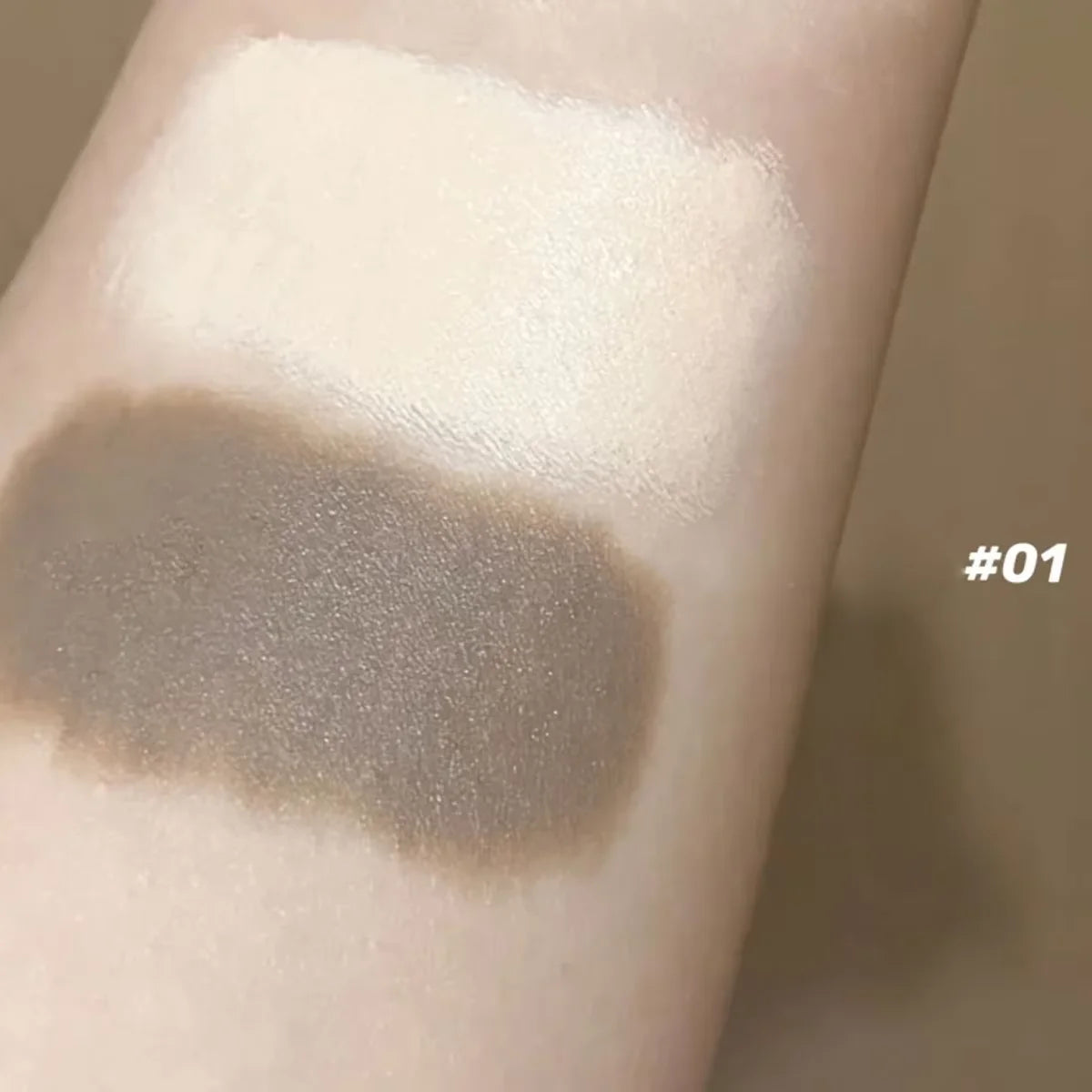 Contour & highlight duo pencil swatch on skin