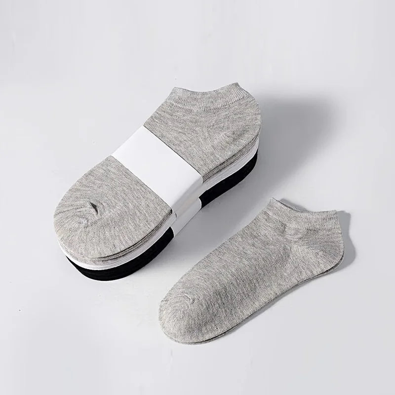 Unisex low-cut ankle socks worn on feet