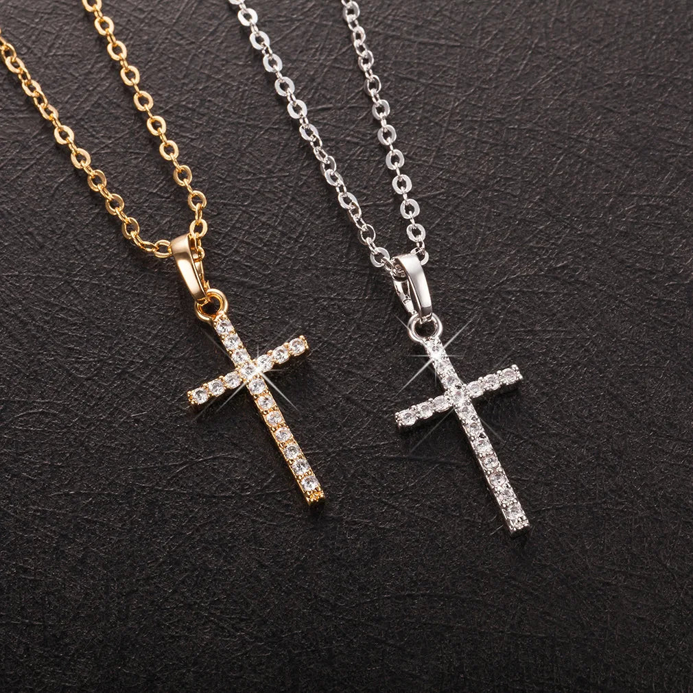 Zircon cross pendant necklace pendant close-up